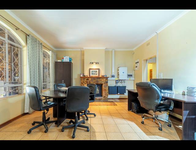 4 BEDROOM HOUSE FOR SALE IN HELDERKRUIN